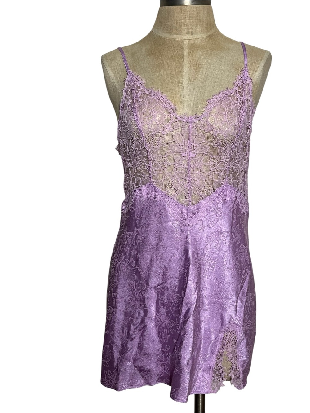 Victoria’s Secret Lilac Jacquard Slip Dress Babydoll Eyelash Lace Romantic M - Picture 3 of 12